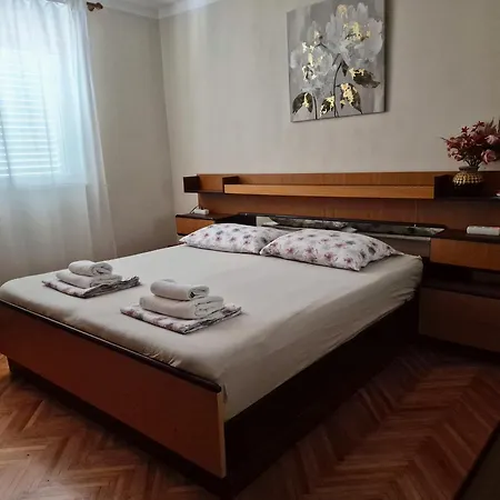 Stan U Centru S Terasom Apartamento Vodice