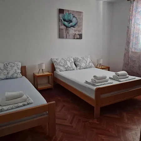 Stan U Centru S Terasom Apartamento